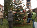Karácsonyfa állítás és díszités 2011_8